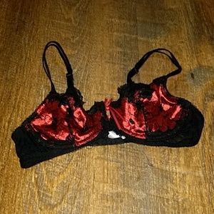 Red/black lace bra